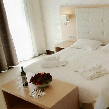 Ionian Emerald كارافوميلوس