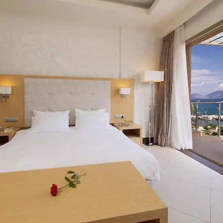 Отель Ionian Emerald 5*