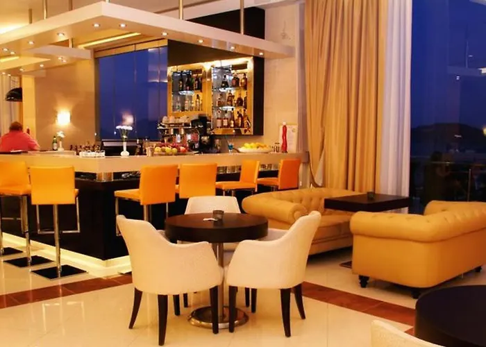 Ionian Emerald Каравомилос